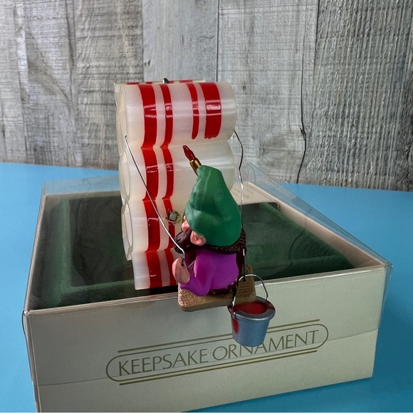 Hallmark Keepsake Ornament Elfin Artist 1982 QX457-3 (flawed Feet have unglued) - Picture 5 of 11